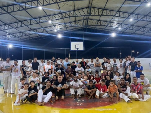 FESTIVAL CAPOEIRA NA ESCOLA, capoeristas are seen in a capoeira