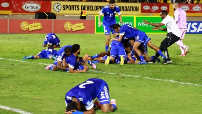Jogadores de Curaçao celebram classificação para a Copa do Mundo de 2026. (Foto: REUTERS/Gilbert Bellamy)