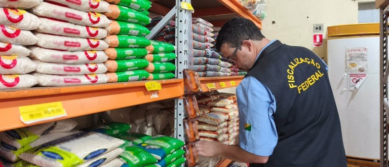 Durante a ação, foram identificados 3.783 itens irregulares. Entre as principais, estão erro de simbologia e ausência de informações obrigatórias. Foto: Inmetro