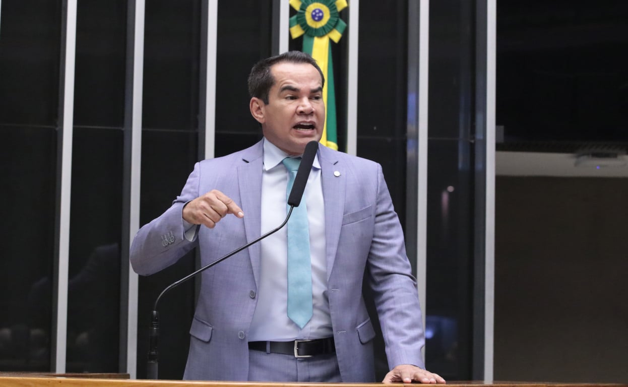O deputado Defensor Stélio Dener durante discurso na tribuna da Câmara dos Deputados