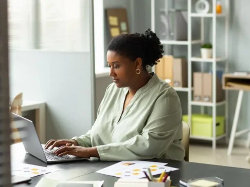 Entre 2000 e 2022, número de famílias chefiadas por mulheres mais que dobra no Brasil