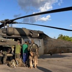 Entre os detidos estão três brasileiros e um venezuelano. Foto:  Comando Operacional Conjunto Catrimani II