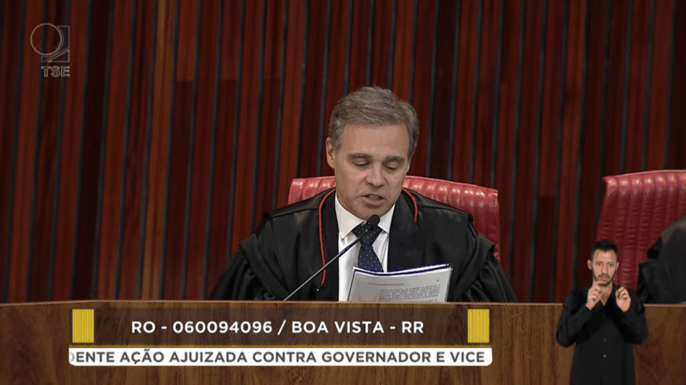 O ministro André Mendonça, do Tribunal Superior Eleitoral, durante julgamento do governador de Roraima