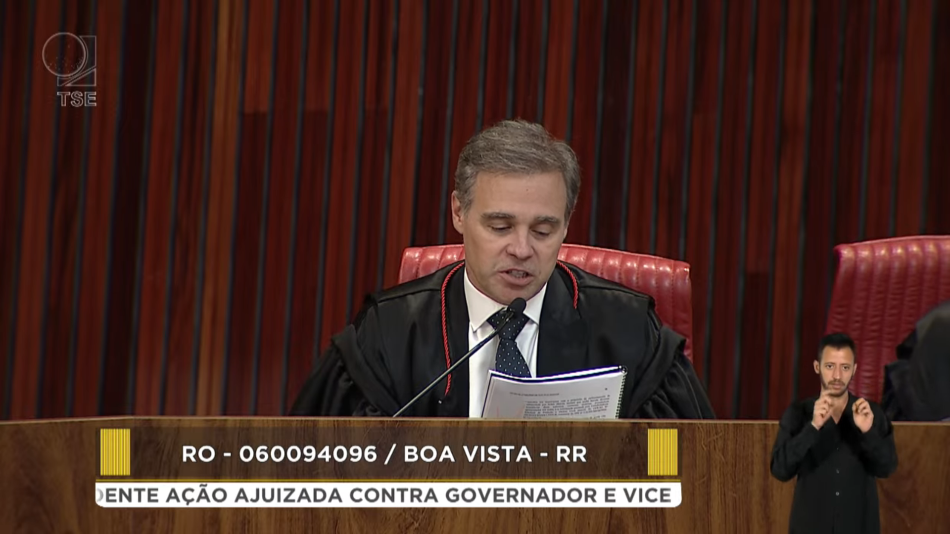 O ministro André Mendonça, do Tribunal Superior Eleitoral, durante julgamento do governador de Roraima