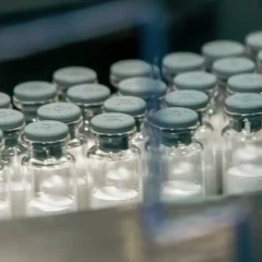 Vacina da dengue desenvolvida pelo Butantan oferece proteção contra os quatro sorotipos, diz instituto. — Foto: Butantan/Divulgação)
