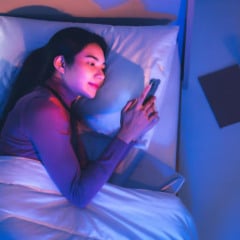 Jovens que dormem tarde usam mais redes sociais e sofrem mais com ansiedade e solidão (Foto Divulgação)