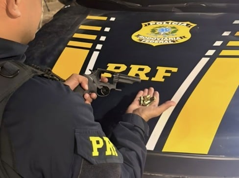 O jovem foi preso durante operação de natal. (Foto: PRF).