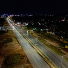 Av. Brasil recebe iluminação LED. (Foto: Fernando Teixeira)