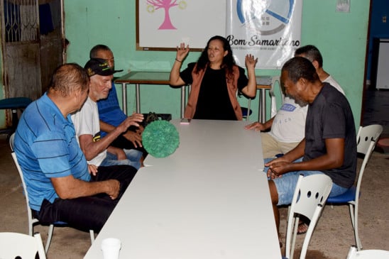 No Abrigo Bom Samaritano, o cuidado diário e a convivência ajudam a ressignificar histórias marcadas pela solidão e pelo abandono. (Foto: Wenderson Cabral)