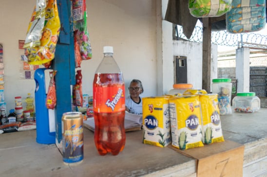 A proposta da exposição é mostrar histórias, esforços e luta pela sobrevivência de quem largou tudo no seu país de origem para fugir da guerra civil e da fome. (Foto: Willame Sousa)