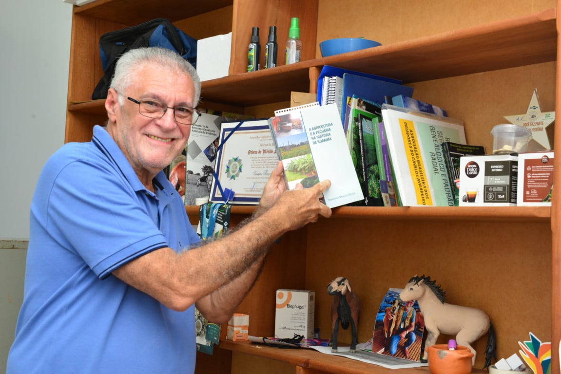 Além da trajetória científica na pecuária, Ramayana também é fotógrafo. (Foto: Nilzete Franco/FolhaBV). Além da trajetória científica na pecuária, Ramayana também é fotógrafo. (Foto: Nilzete Franco/FolhaBV).