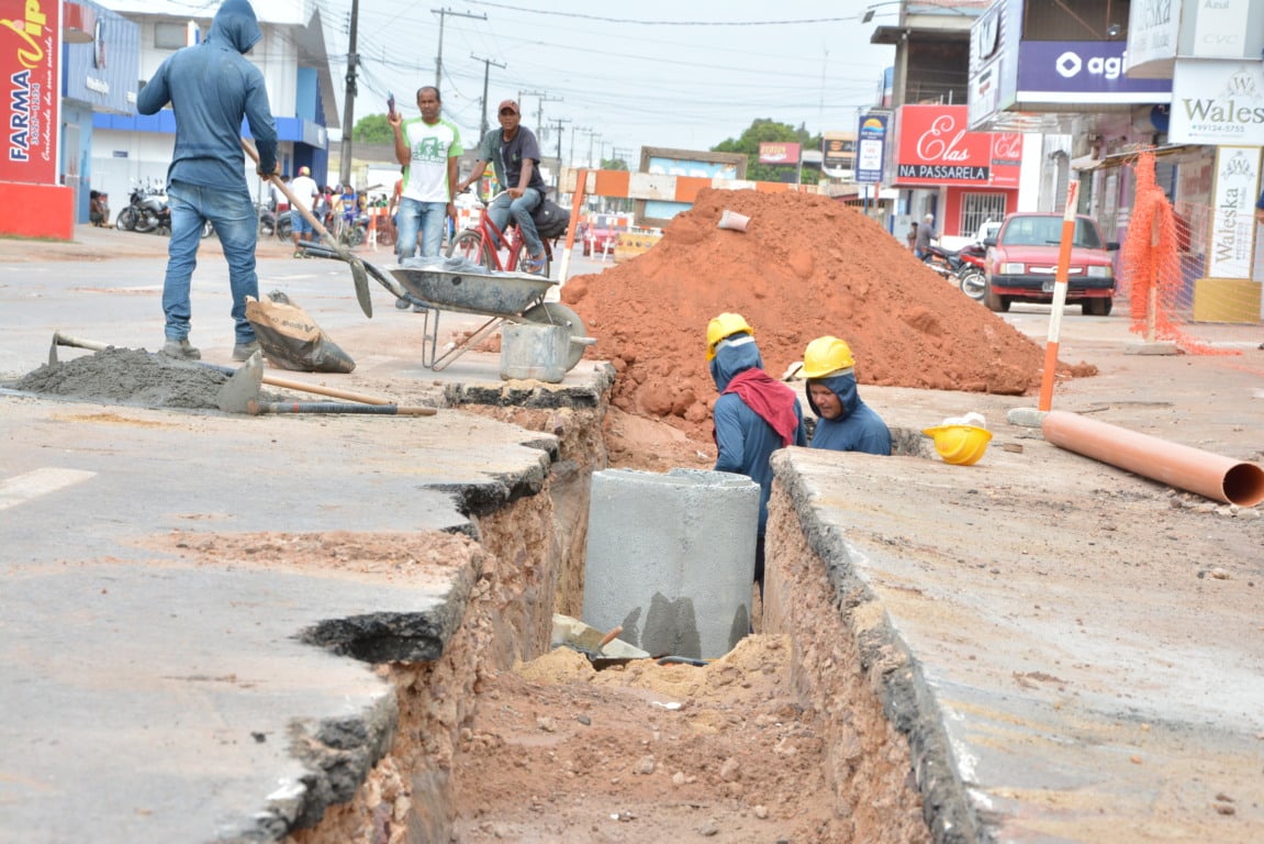Obras da Caer de saneamento básico não são percebidas visualmente por estarem embaixo do asfalto, mas garantem saúde e qualidade de vida (Foto: Charles Bispo/Seinf)