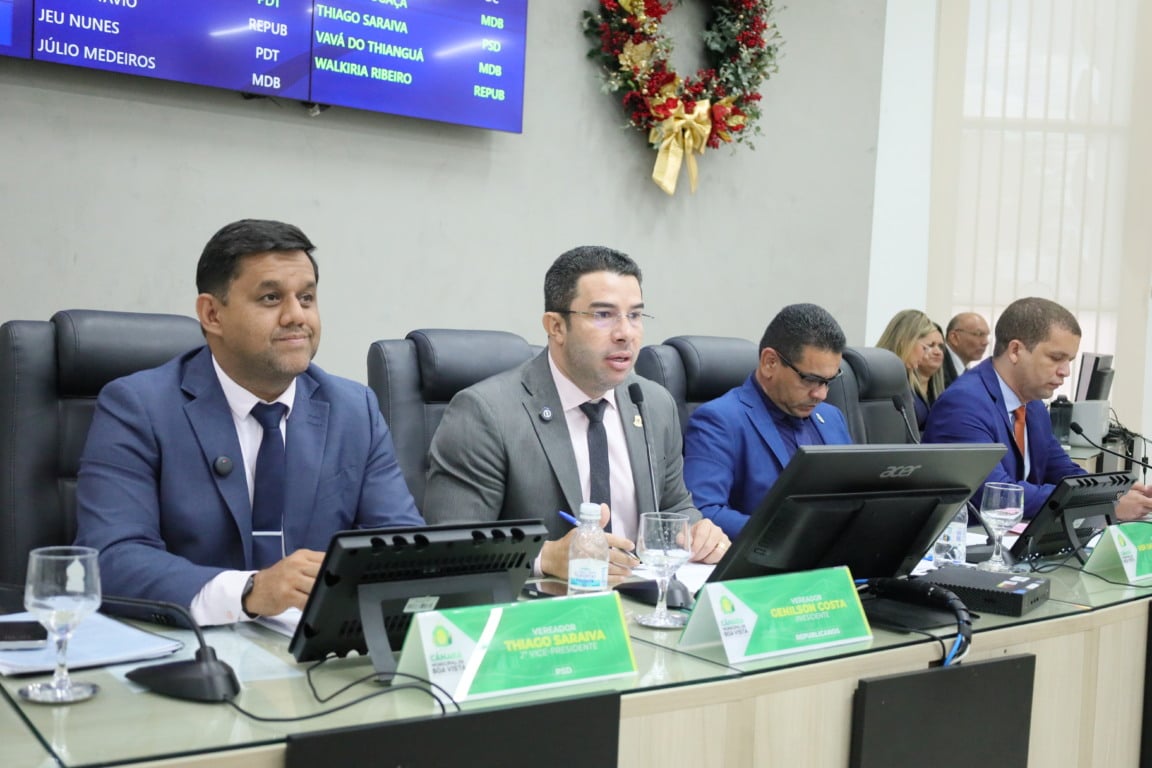 A mesa diretora da Câmara Municipal de Boa Vista, presidida pelo vereador Genilson Costa - 10.12.2025 (Foto: Reynesson Damasceno/CMBV) A mesa diretora da Câmara Municipal de Boa Vista, presidida pelo vereador Genilson Costa - 10.12.2025 (Foto: Reynesson Damasceno/CMBV)