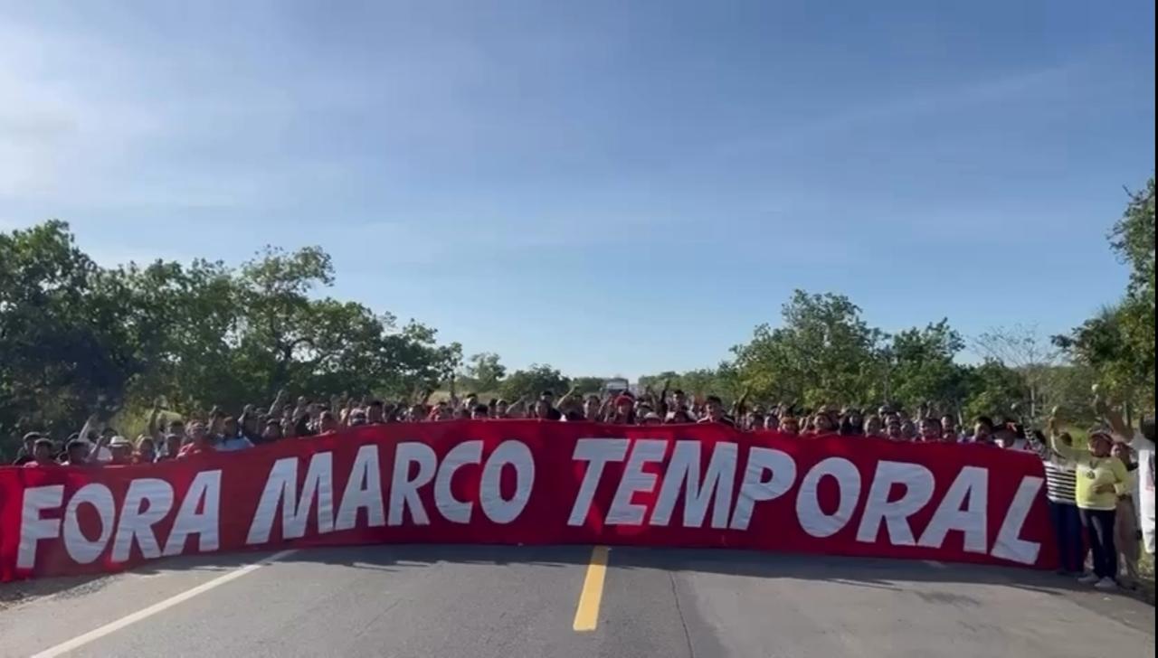 IndÃgenas bloqueiam rodovia federal em ato contra o Marco Temporal IndÃgenas bloqueiam rodovia federal em ato contra o Marco Temporal