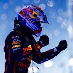 Max Verstappen comemorando a vitória no GP Catar 2025. (Foto: Reprodução/Instagram Red Bull Rancing).