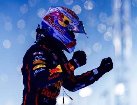 Max Verstappen comemorando a vitória no GP Catar 2025. (Foto: Reprodução/Instagram Red Bull Rancing).