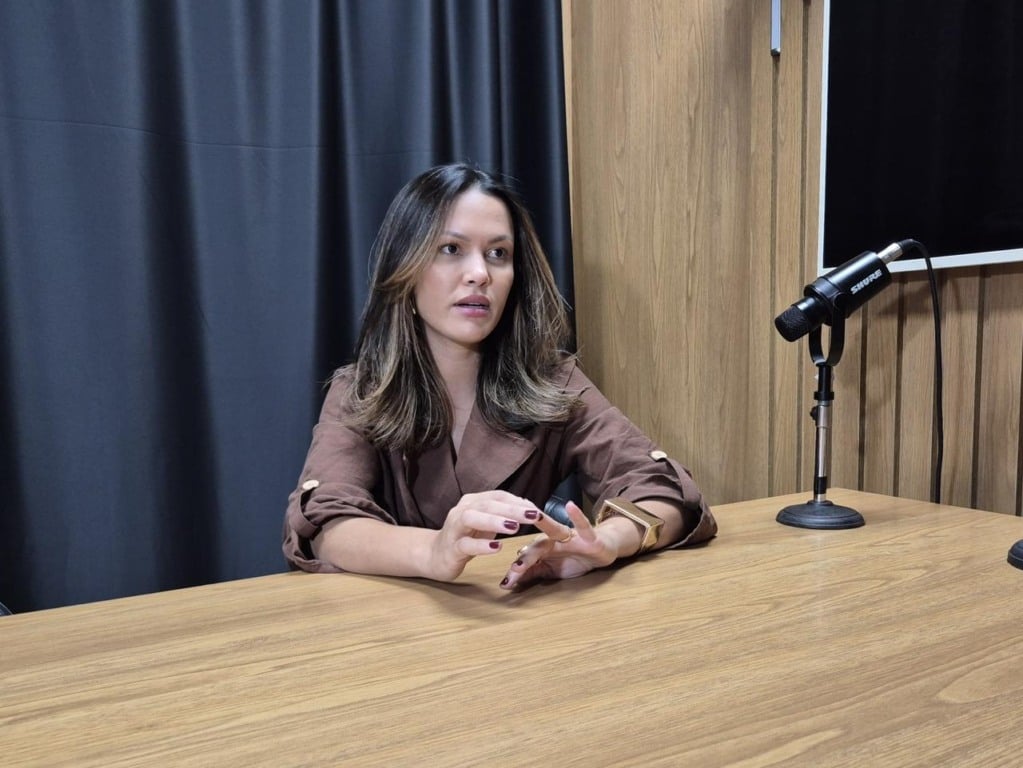 Advogada da família, Milena Bruna Lopes, especialista em direito dos autistas, durante entrevista à FolhaBV. (Foto: Lucas Castro)