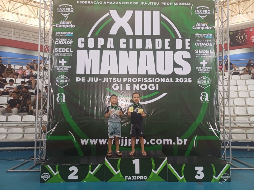 Atleta roraimense de 7 anos conquista dois ouros em campeonato de jiu-jitsu Atleta roraimense de 7 anos conquista dois ouros em campeonato de jiu-jitsu