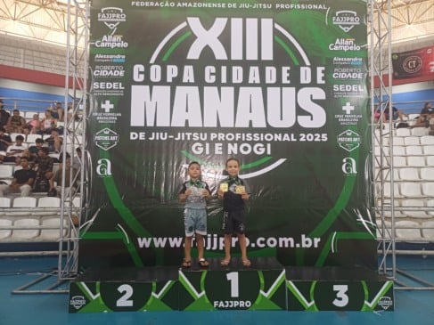 Atleta roraimense de 7 anos conquista dois ouros em campeonato de jiu-jitsu