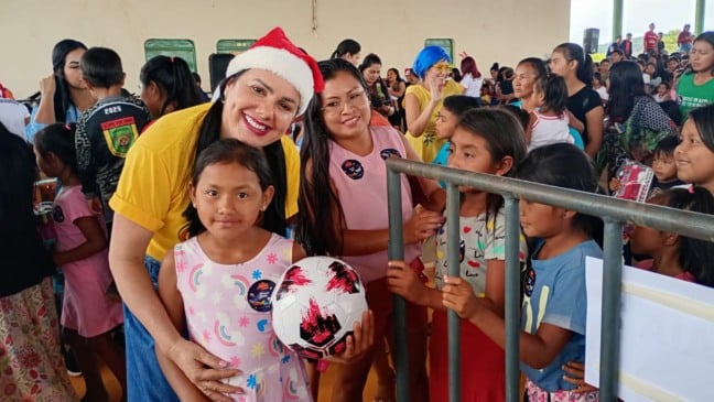A entrega ocorreu na quadra poliesportiva municipal, na sede da cidade. (Foto: Divulgação)