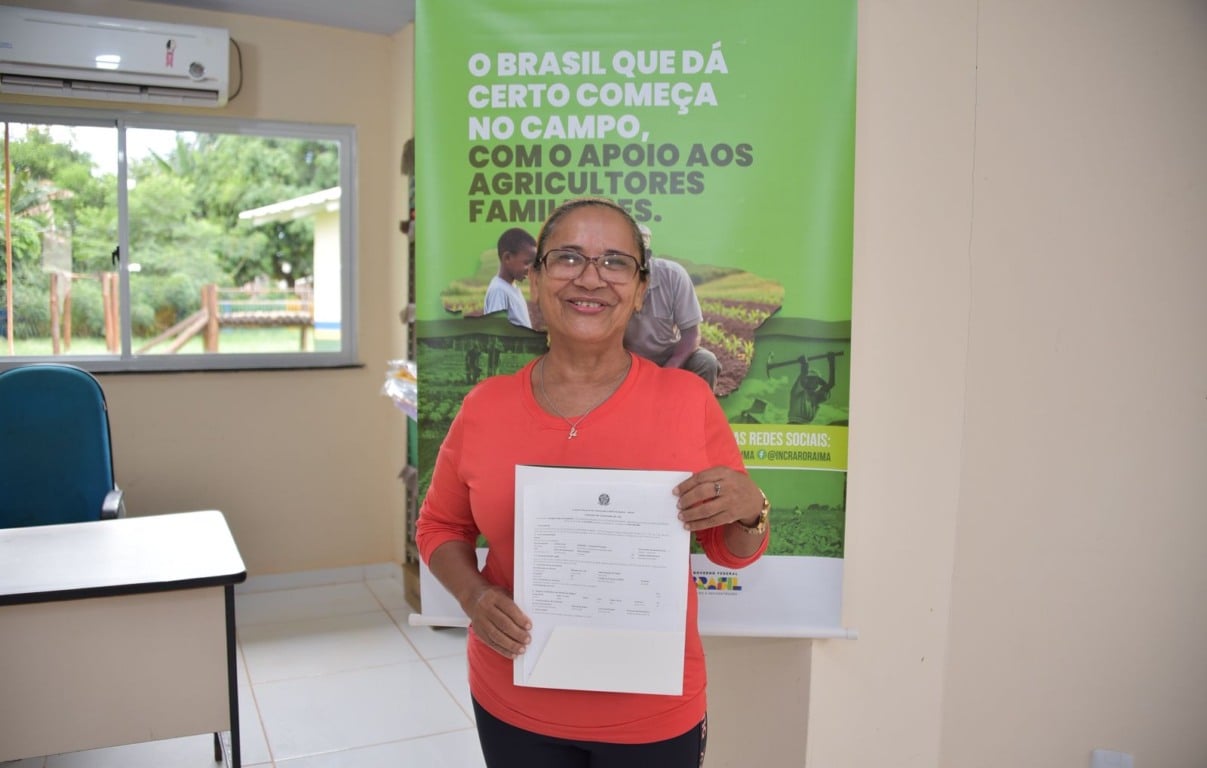 Maria Coelho foi uma das 20 pessoas beneficiadas com a entrega do Contrato de Concessão de Uso (CCU). (Foto: Divulgação). Maria Coelho foi uma das 20 pessoas beneficiadas com a entrega do Contrato de Concessão de Uso (CCU). (Foto: Divulgação).
