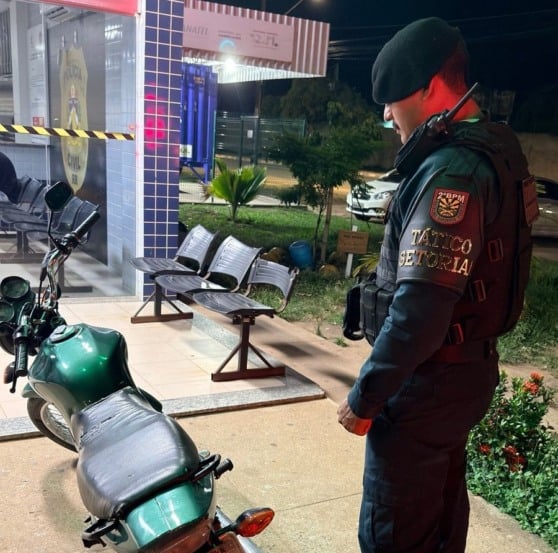 A moto foi apreendida e levada para delegacia especializada para investigação. 
(Foto: Divulgação).