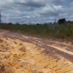 Moradores reclamam de situação precária em vicinal na vila Novo Paraíso