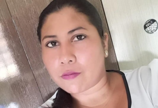 Deysinara Fernandes Gonçalves, de 35 anos, foi assassinada a tiros enquanto dormia. (Foto: Reprodção)
