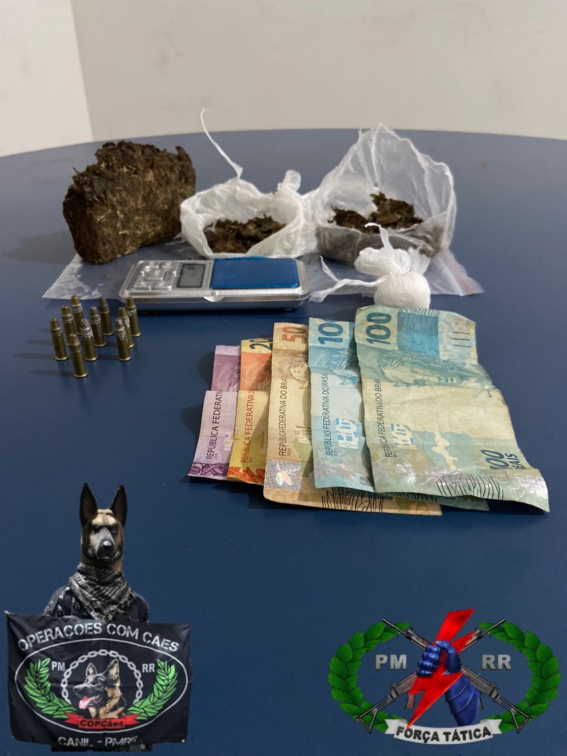 Material apreendido durante a ocorrência (Foto: Divulgação) Material apreendido durante a ocorrência (Foto: Divulgação)