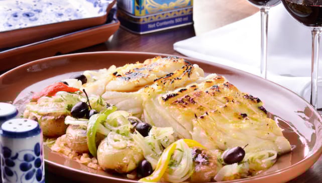 
Tradicional, nutritivo e cheio de significado, o bacalhau reafirma seu lugar como protagonista da ceia de Natal, mostrando que é possível celebrar com sabor, equilíbrio e saúde à mesa (Foto Divulgação)