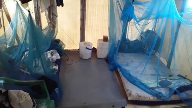 Tensão segue na Venezuela enquanto refugiados reclamam das condições de abrigos