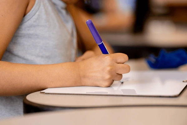 Proporção de estudantes na série adequada segue abaixo de 2019; metas do Plano Nacional de Educação continuam distantes em diversas faixas etárias (Foto: Divulgação) Proporção de estudantes na série adequada segue abaixo de 2019; metas do Plano Nacional de Educação continuam distantes em diversas faixas etárias (Foto: Divulgação)