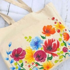 Uma ecobag pintada à mão é uma boa opção de presente (Foto: Reprodução)