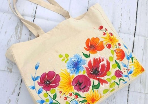 Uma ecobag pintada à mão é uma boa opção de presente (Foto: Reprodução)