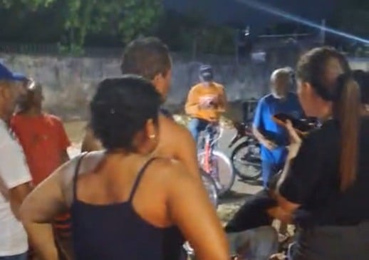 Ciclista fica gravemente ferida após atropelamento em cruzamento no bairro Caimbé; condutor fugiu do local