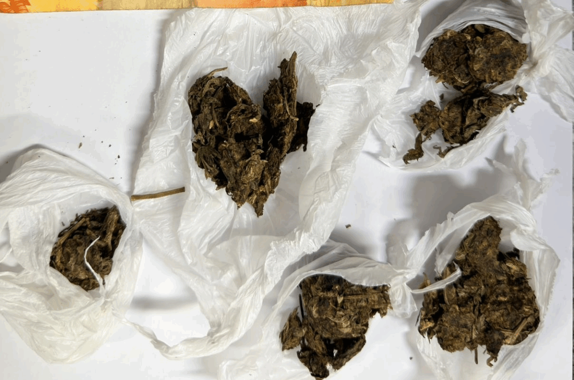 A abordagem ocorreu durante patrulhamento na avenida Nazaré Filgueiras e resultou na detenção da dupla neste domingo (7). (Foto: Divulgação/FolhaBV) A abordagem ocorreu durante patrulhamento na avenida Nazaré Filgueiras e resultou na detenção da dupla neste domingo (7). (Foto: Divulgação/FolhaBV)