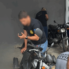 Durante a fiscaliza&ccedil;&atilde;o, equipes policiais consultaram os dados de todas as motocicletas e ve&iacute;culos dispon&iacute;veis para venda nos sistemas de seguran&ccedil;a p&uacute;blica. (Foto: PCRR)