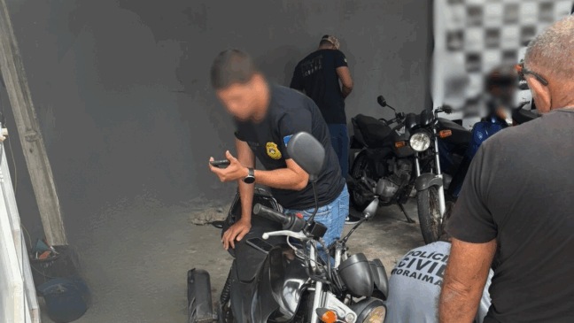 Durante a fiscalização, equipes policiais consultaram os dados de todas as motocicletas e veículos disponíveis para venda nos sistemas de segurança pública. (Foto: PCRR)