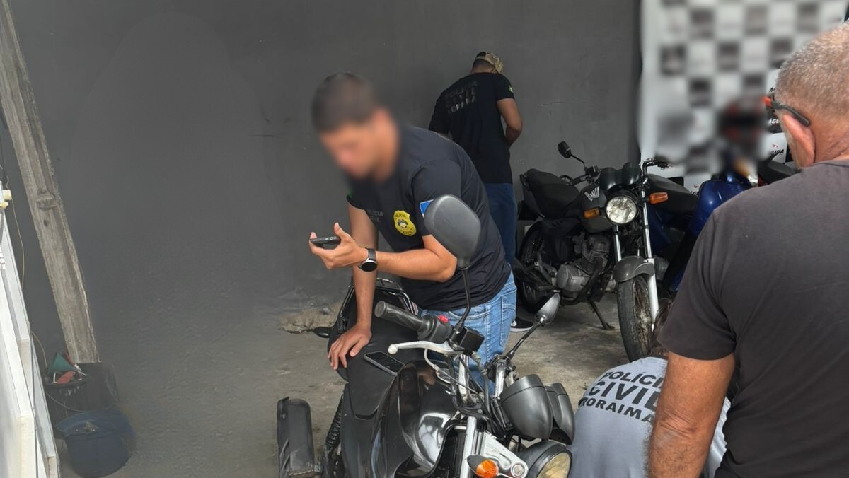 Durante a fiscalização, equipes policiais consultaram os dados de todas as motocicletas e veículos disponíveis para venda nos sistemas de segurança pública. (Foto: PCRR) Durante a fiscalização, equipes policiais consultaram os dados de todas as motocicletas e veículos disponíveis para venda nos sistemas de segurança pública. (Foto: PCRR)