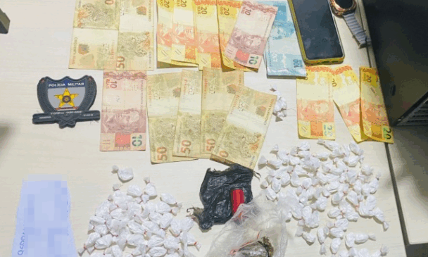  Todo o material foi recolhido e apresentado na delegacia. (Foto: Divulgação)