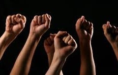 Quando o jornalismo incomoda, a milit&acirc;ncia ataca