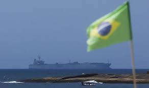 Navio iraniano sancionado pelos EUA atraca em porto brasileiro