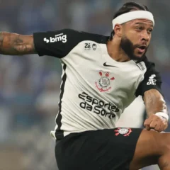Memphis Depay em Cruzeiro x Corinthians pela Copa do Brasil.
(Foto: GILSON LOBO/AGIF - AGÊNCIA DE FOTOGRAFIA/AGIF - AGÊNCIA DE FOTOGRAFIA/ESTADÃO CONTEÚDO).