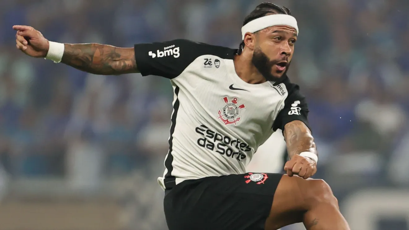 Memphis Depay em Cruzeiro x Corinthians pela Copa do Brasil.
(Foto: GILSON LOBO/AGIF - AGÊNCIA DE FOTOGRAFIA/AGIF - AGÊNCIA DE FOTOGRAFIA/ESTADÃO CONTEÚDO). Memphis Depay em Cruzeiro x Corinthians pela Copa do Brasil.
(Foto: GILSON LOBO/AGIF - AGÊNCIA DE FOTOGRAFIA/AGIF - AGÊNCIA DE FOTOGRAFIA/ESTADÃO CONTEÚDO).