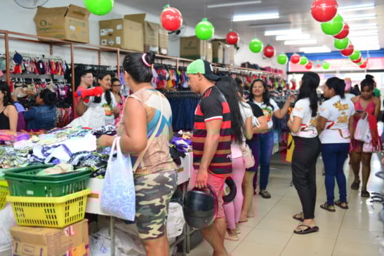 Véspera de Natal é marcada por movimento no comércio em Boa Vista