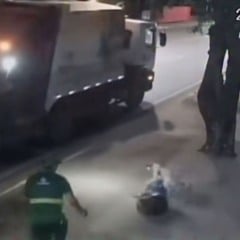 Vídeo registrou o momento em que o gari arremessou um saco de lixo contra o cachorro durante a coleta, na madrugada de 23 de novembro. (Foto: Divulgação)