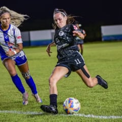 Partida entre São Raimundo e Rio Negro pelo Campeonato Roraimense Feminino em 2024. (Foto: BV Esportes)