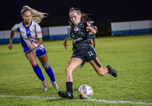 Partida entre São Raimundo e Rio Negro pelo Campeonato Roraimense Feminino em 2024. (Foto: BV Esportes)