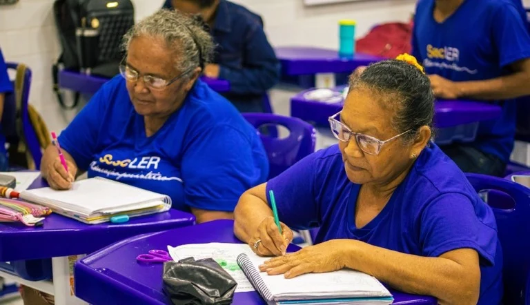 Jovens e adultos podem concluir a educação básica na Alfabetização, no Ensino Fundamental I e II e no Ensino Médio (FotoDivulgação) Jovens e adultos podem concluir a educação básica na Alfabetização, no Ensino Fundamental I e II e no Ensino Médio (FotoDivulgação)