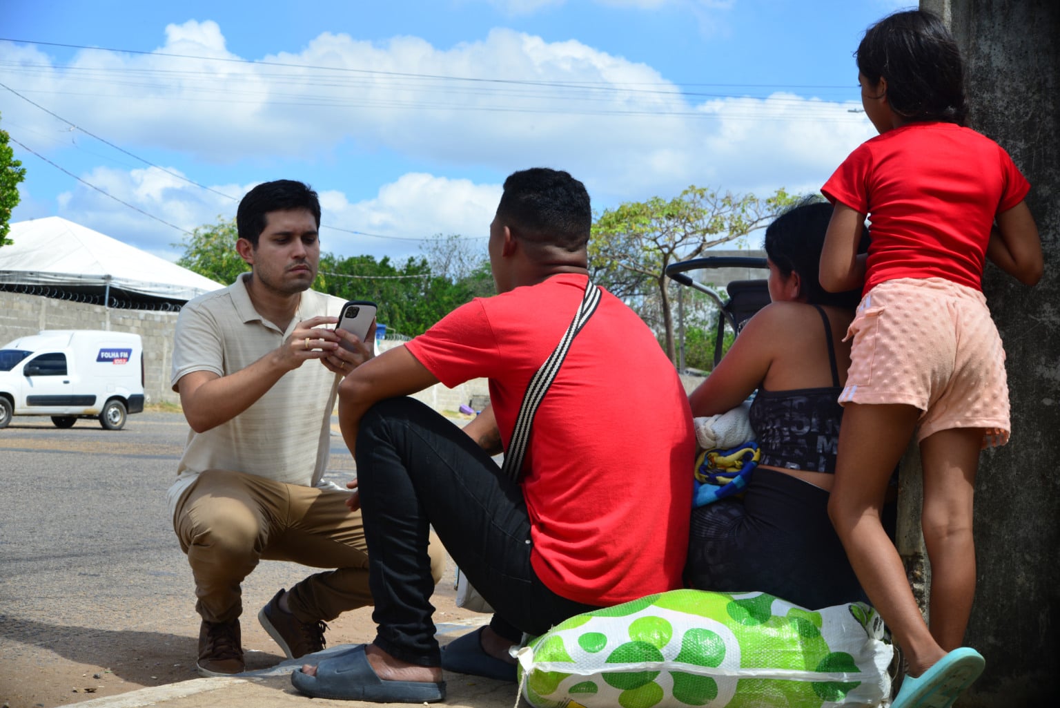 Migrantes venezuelanos celebram queda de Maduro nas ruas de Boa Vista (Foto: Nilzete Franco/FolhaBV) Migrantes venezuelanos celebram queda de Maduro nas ruas de Boa Vista (Foto: Nilzete Franco/FolhaBV)